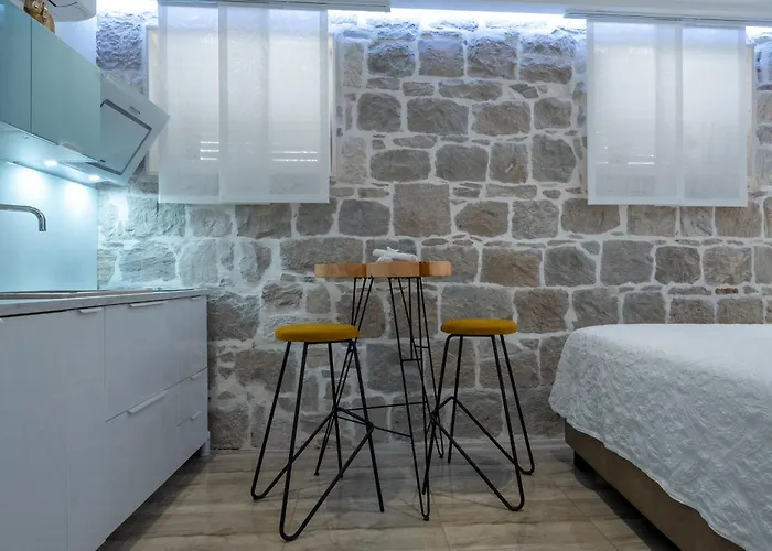 Andi Apartment Split